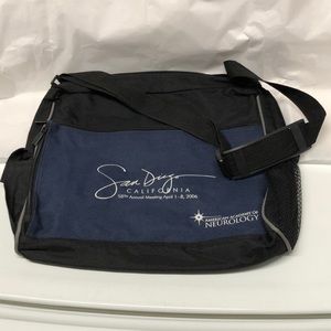Convenient messenger bag